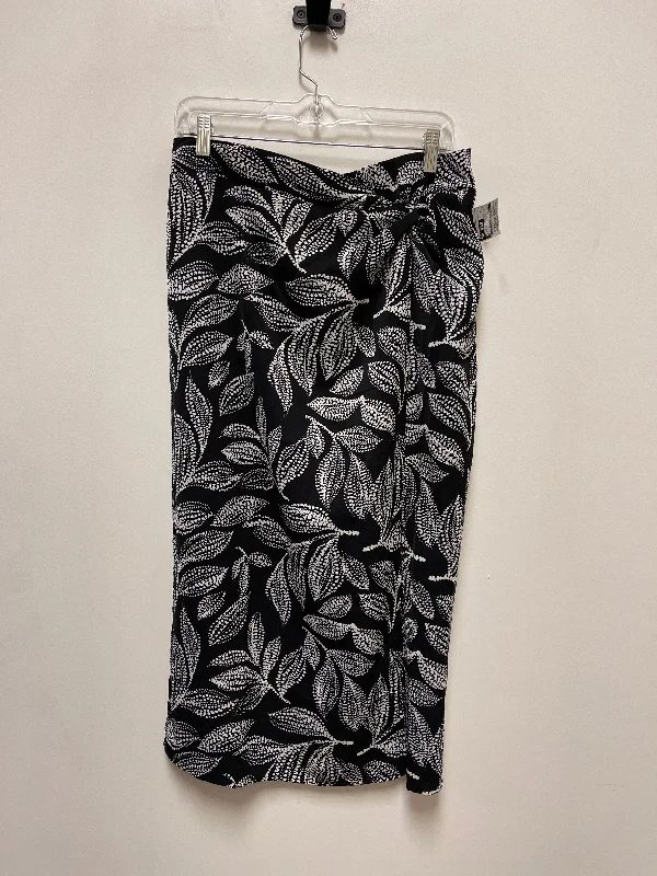 Cozy Fashion Trends Soft Fit Clothing Skirt Maxi By Clothes Mentor In Black & White, Size: 8 Cozy Fashion Trends Soft Fit Clothing Skirt Maxi By Clothes Mentor In Black & White, Size: 8