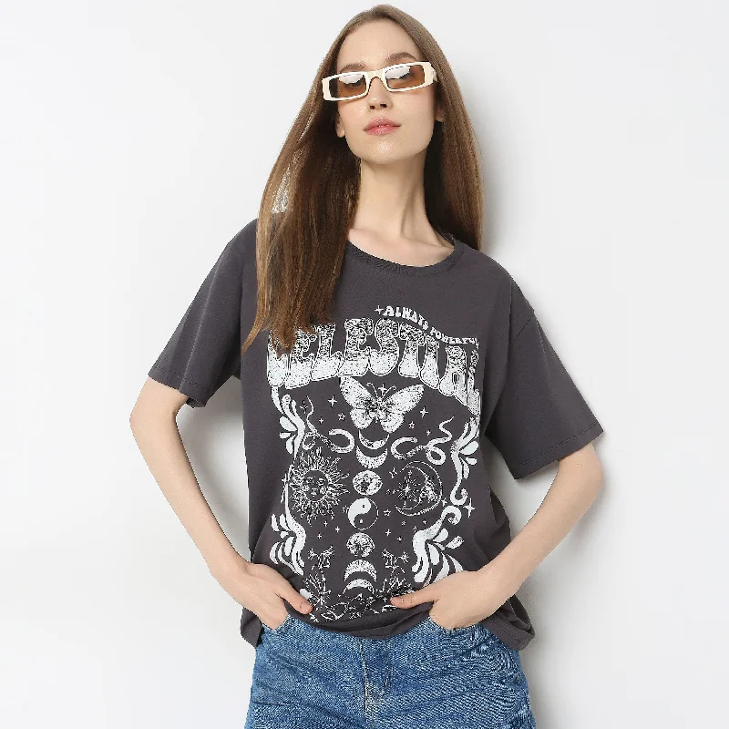 Simple Stylish Wear Simple Comfort Look Oversize Graphic T-Shirt