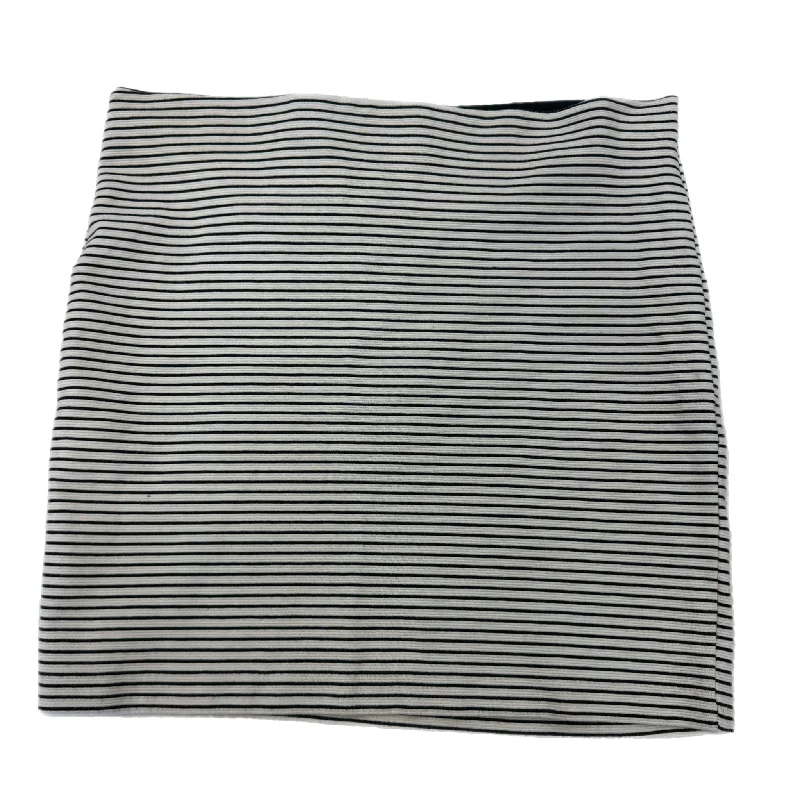 Trendy Easywear Simple Wear Skirt Mini & Short By Loft In Striped Pattern, Size: L