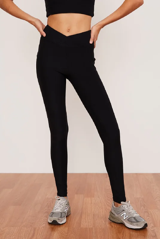 Warm Textures Fashionable Comfortwear Onyx Crossover Pocket Legging