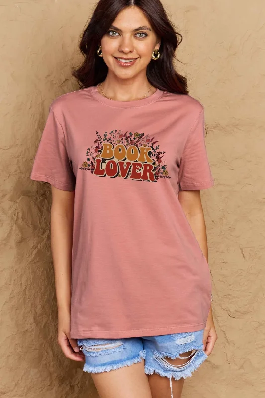 Cozy Fit Outfits Fashionable Comforts BOOK LOVER Graphic Cotton Tee