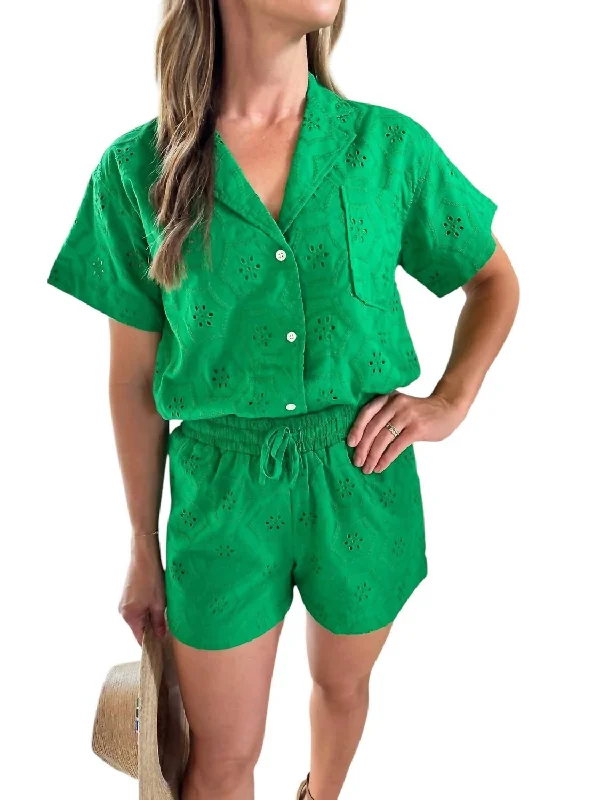 Relaxed Wardrobe Styles Fashionable Comforts Konnie Eyelet Pull Up Short In Fern Green