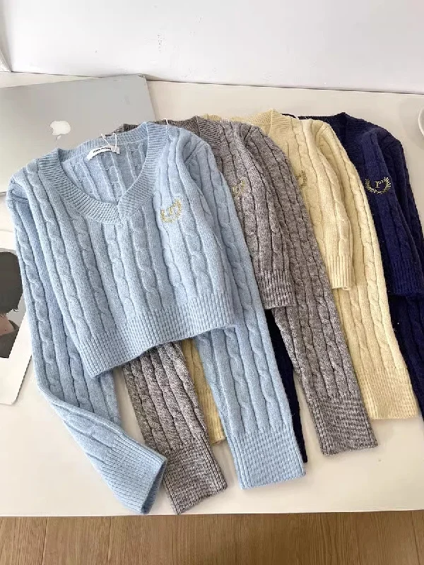 Trendy Comfortables Trendy Comfortwear solid color V-neck sweater short top      S4677