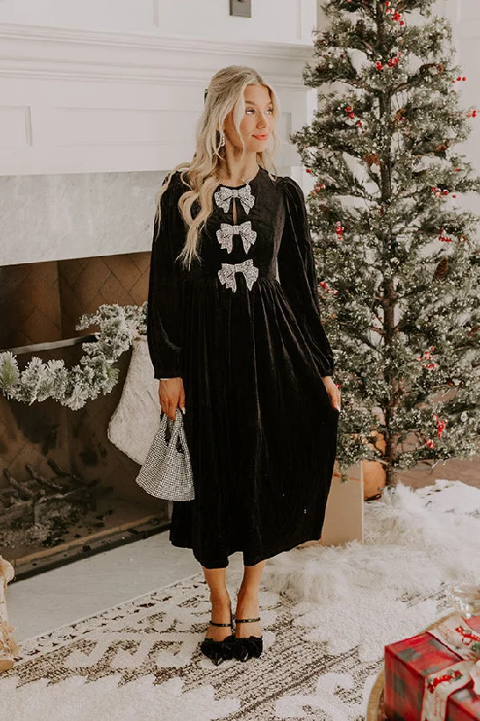 Practical Streetwear Fashionable Comfortwear For The Love Of Bows Velvet Midi in Black Practical Streetwear Fashionable Comfortwear For The Love Of Bows Velvet Midi in Black