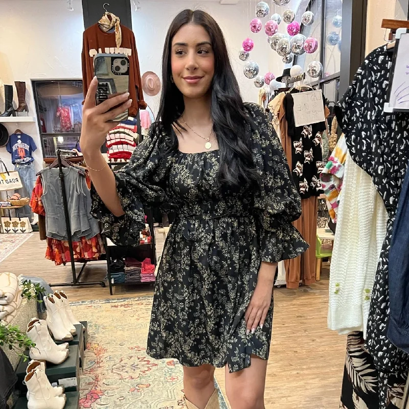 Effortless Chic Looks Easy Style In Full Bloom Elastic Waist Floral Mini Dress
