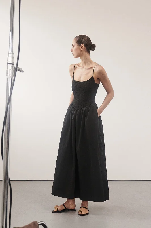 Cozy Street Looks Cozy Textures MILANO BLACK COTTON MIDI DRESS