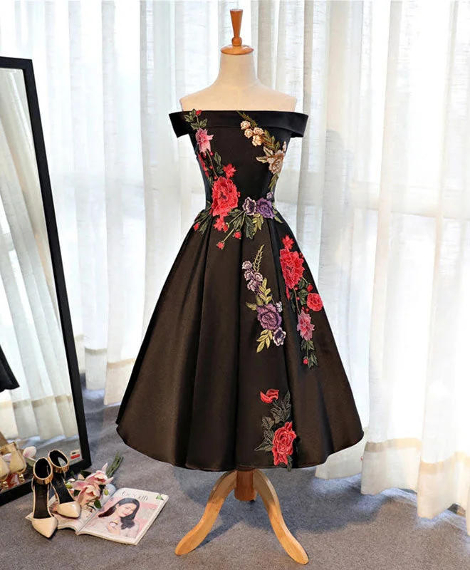 Black Satin Short Prom Dress, Black Homecoming Dresses With Lace Applique